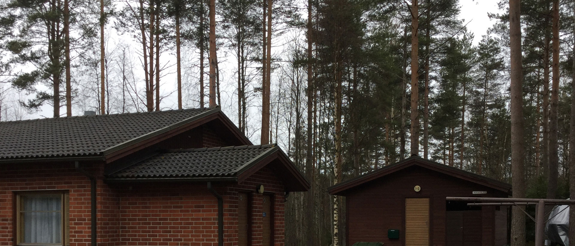 Mertatie, rivitalo, julkisivu