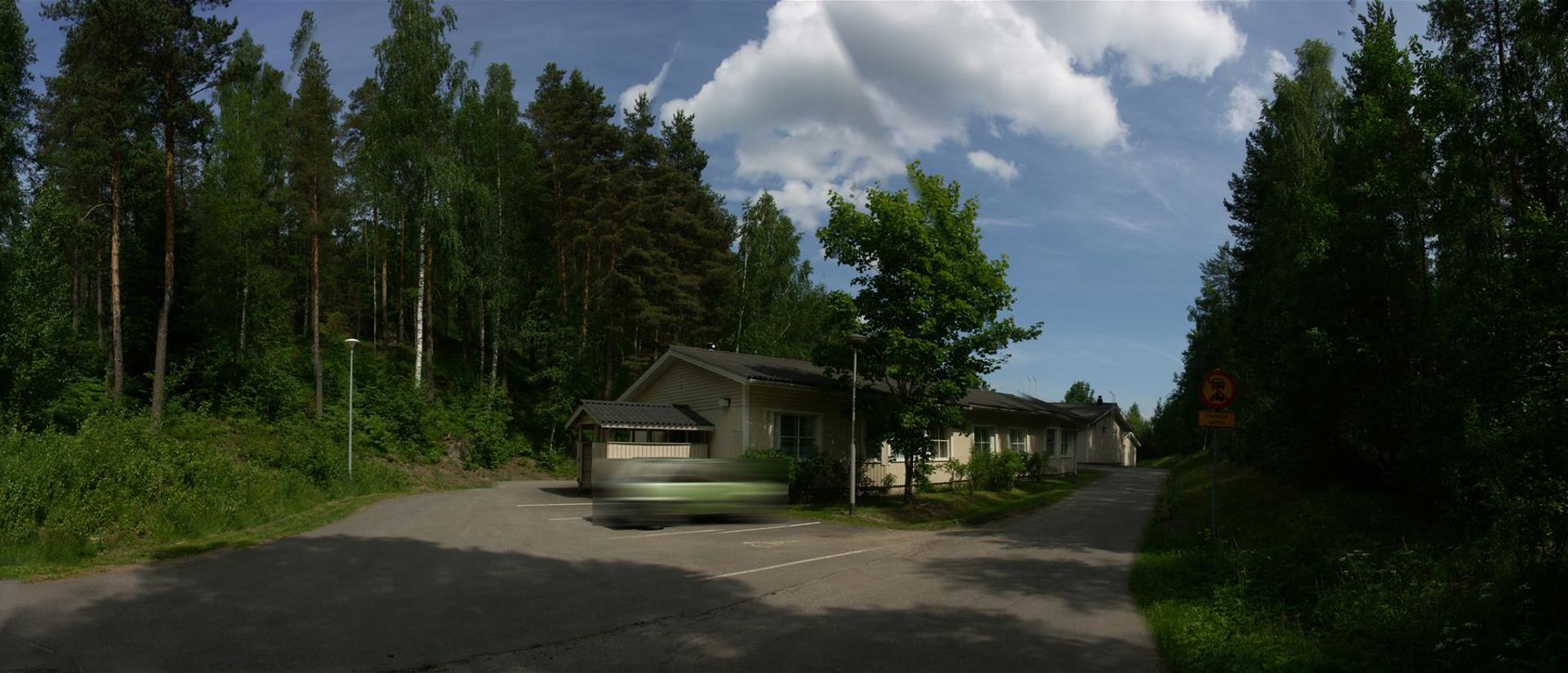 Säästötie, rivitalo, julkisivu