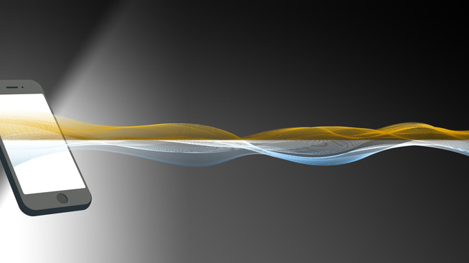 Puhelin ja värikkäitä viivoja