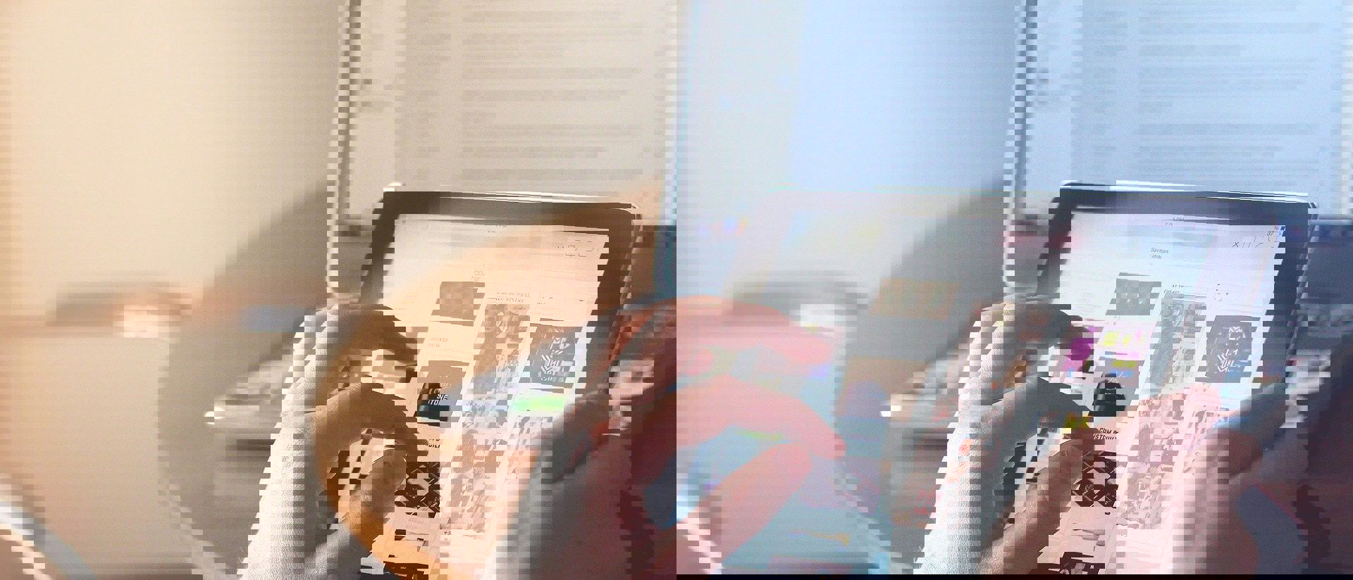 Tabletti ja tietokone, kuvituskuva