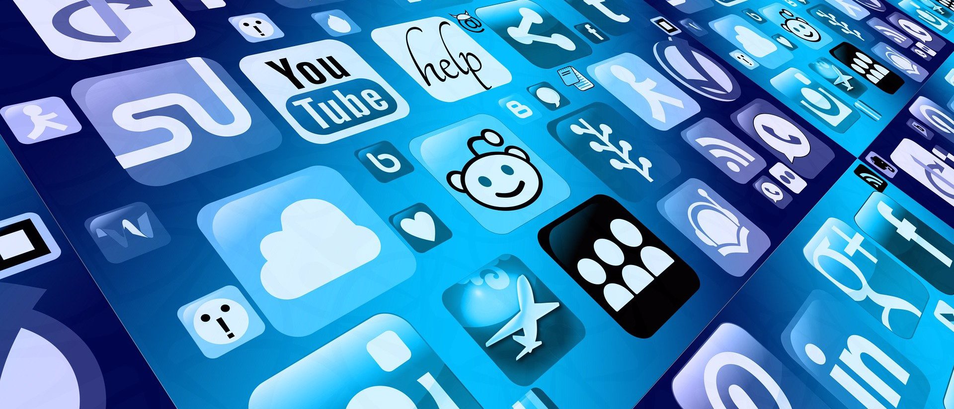 Sosiaalisen median kuvakkeita ruudulla