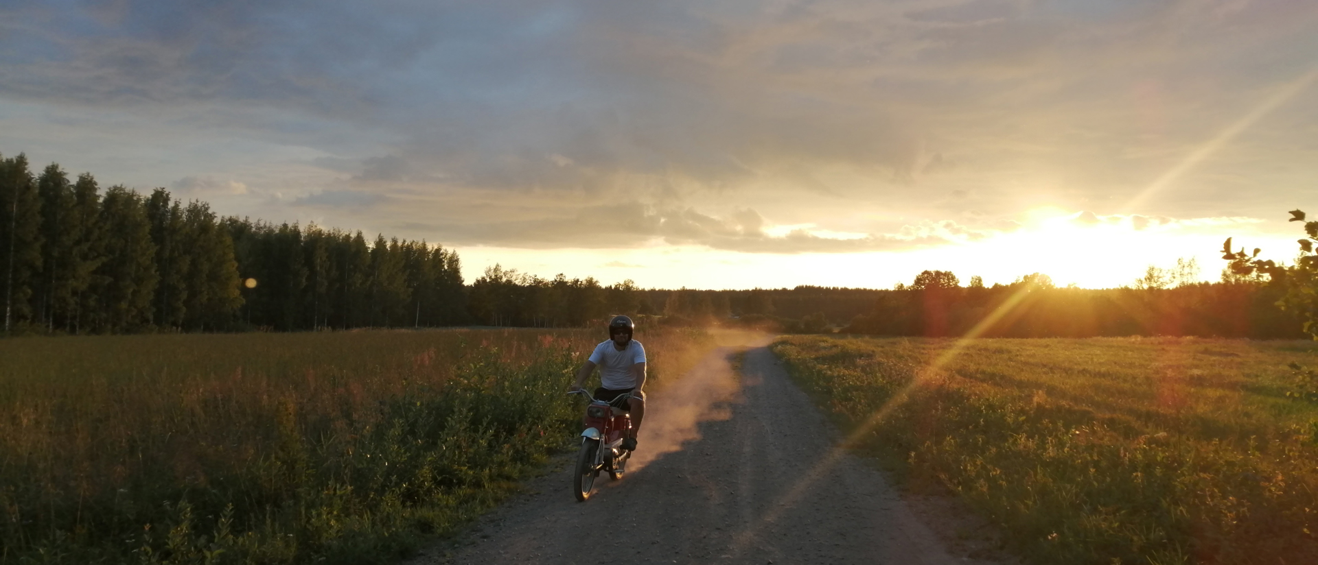 Kylätie ja pappatunturi