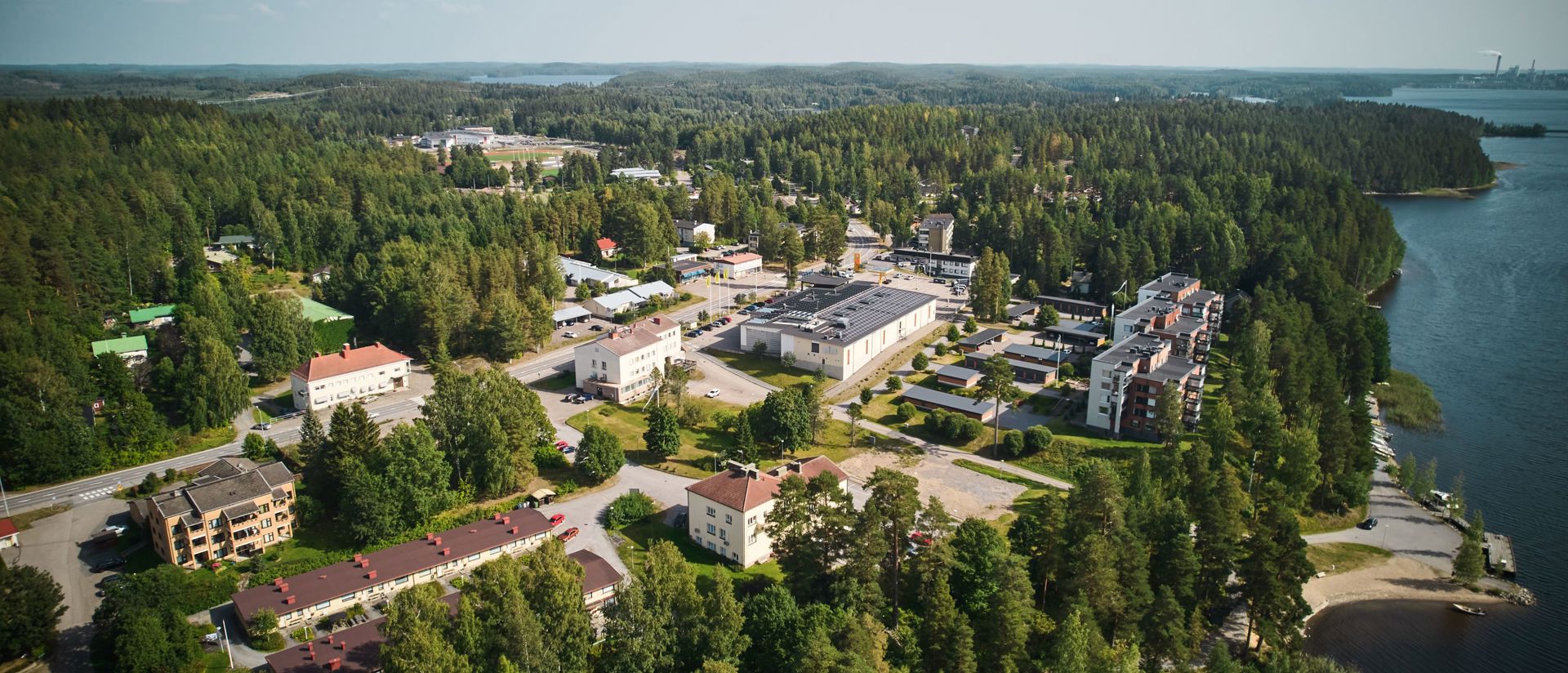 Ilmakuvassa Ruokolahden keskusta, etualalla kunnantalo