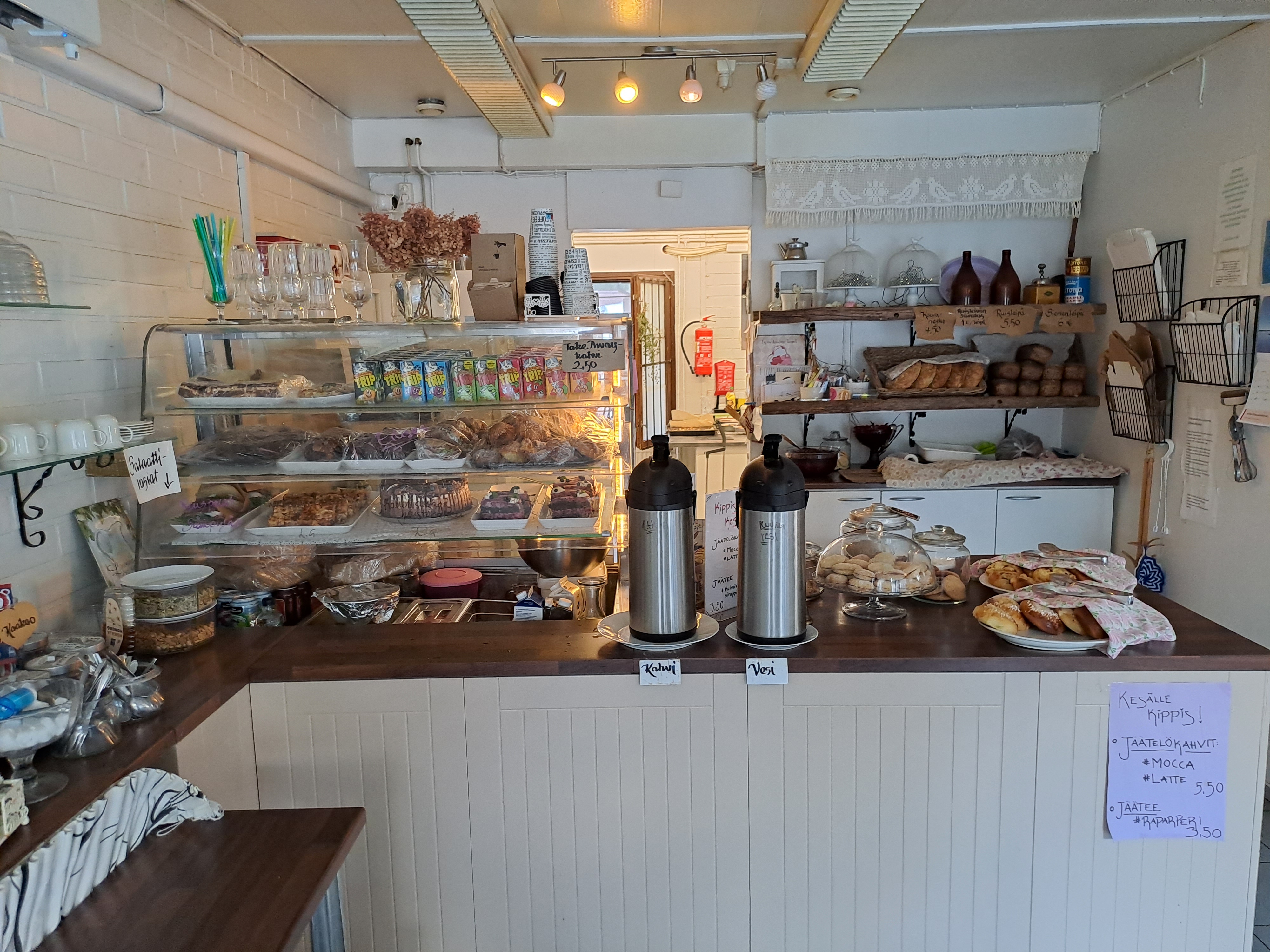 Herkkuja pöydässä